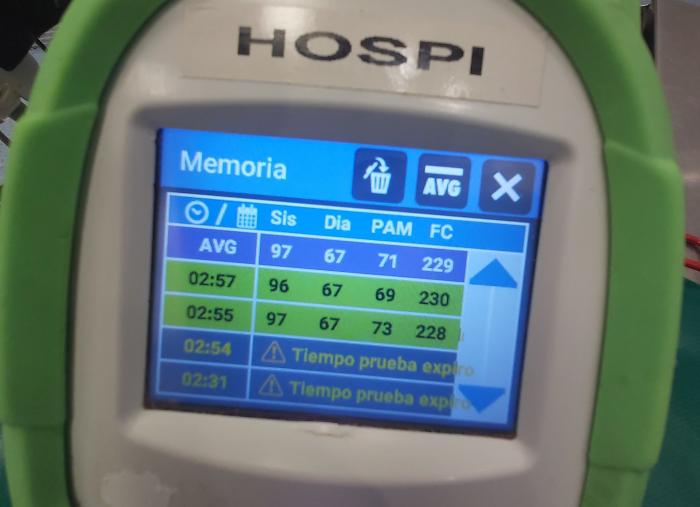 Figura 2. Monitorización de la presión arterial en un paciente felino en decúbito prolongado.