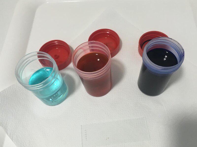 Figura 11: Reactivos del panóptico rápido. De izquierda a derecha: metanol, eosina y azul de metileno.
