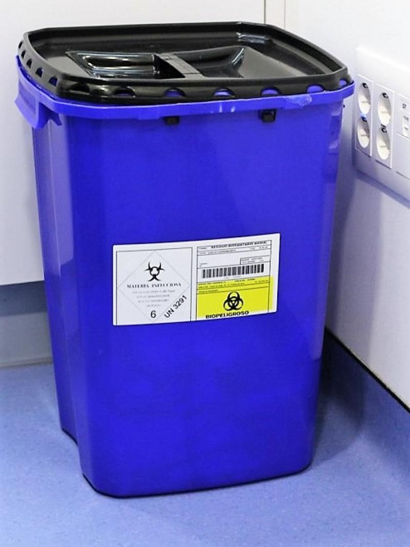 Figura 7. Contenedor de residuos citostáticos.